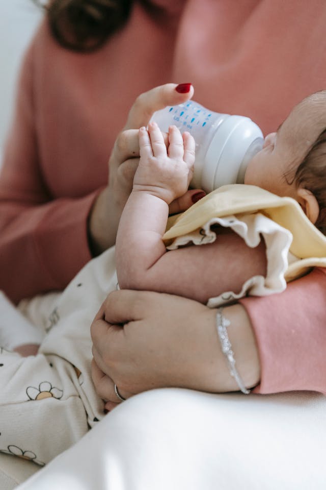 ​Feeding Baby in a Car Seat: Why It’s Not the Best Idea and What to Do Instead